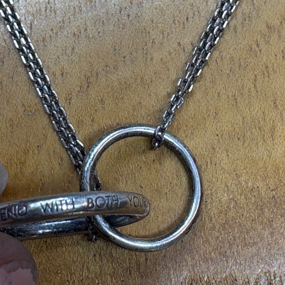 Silver Interlocking Circle Necklace “Hold a true Friend with both your hands” - Picture 5 of 8